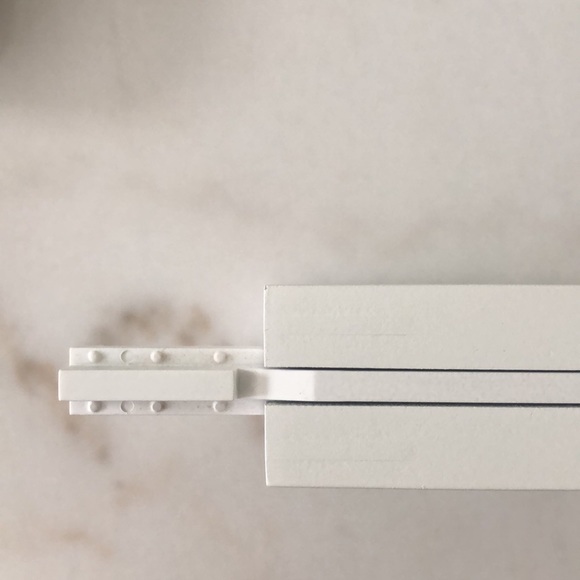 White floating frame - Picture 3 of 6